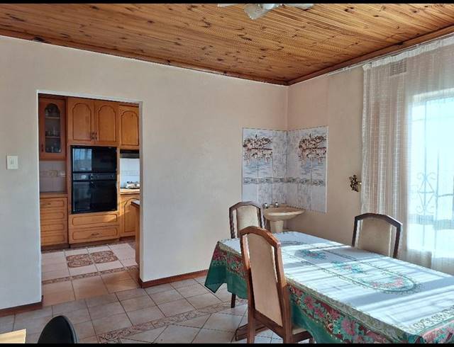 4 BEDROOM HOUSE FOR SALE IN CRAIGIEBURN